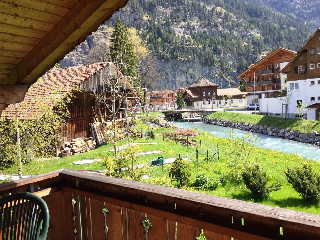 Alpen Chalet Kandersteg Rum bild