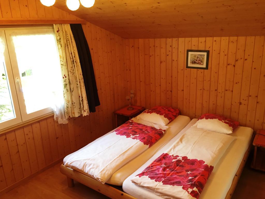 Alpen Chalet Kandersteg Rum bild