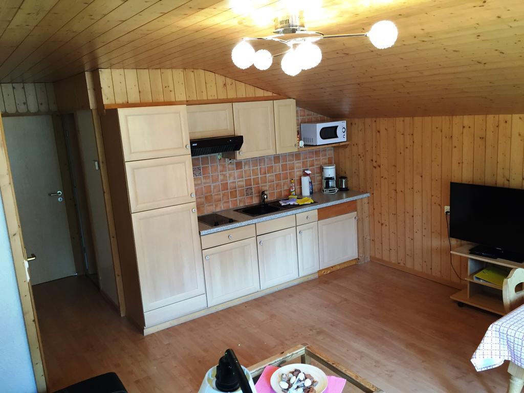 Alpen Chalet Kandersteg Rum bild