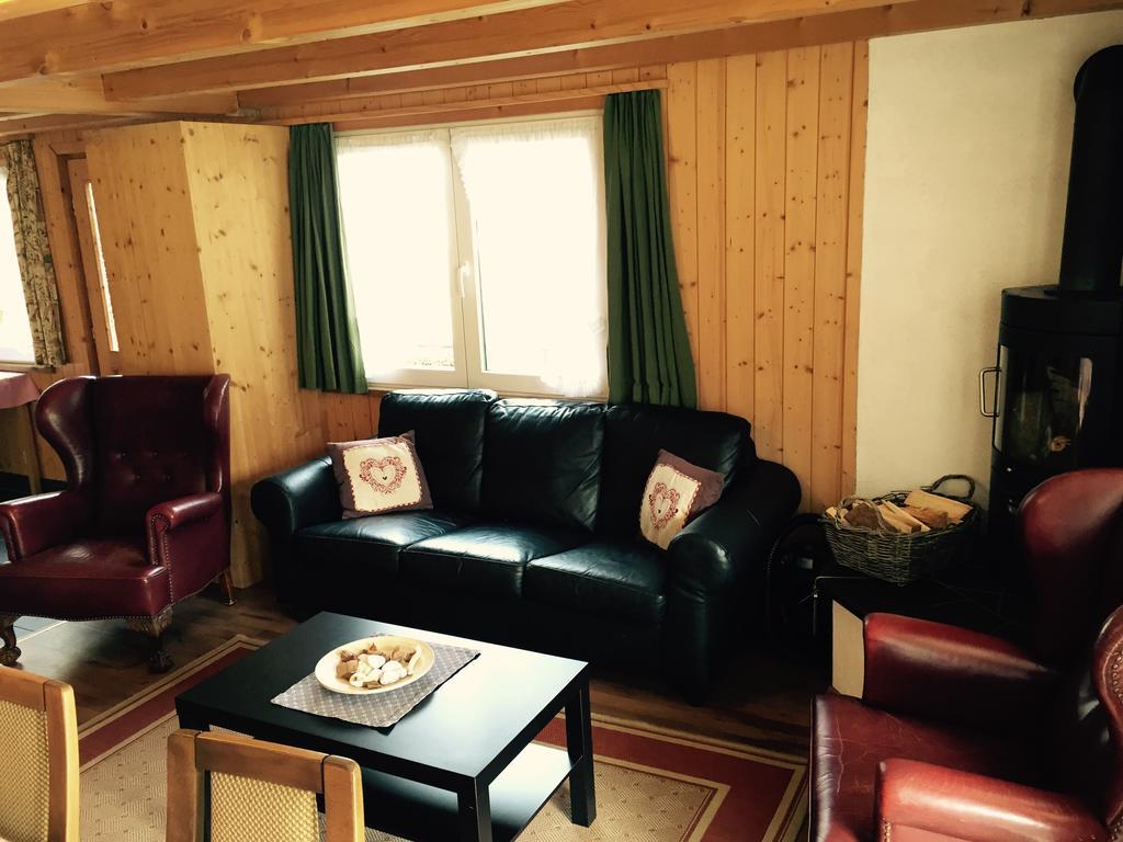 Alpen Chalet Kandersteg Rum bild